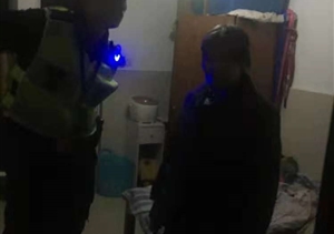 七旬老人深夜迷路，熱心特保護送回家 --五常輔警項目將迷路老人送