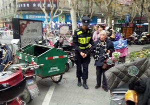 老人身體不適，幸遇宗保隊員 --臨平市容項目將身體不適老人送回家