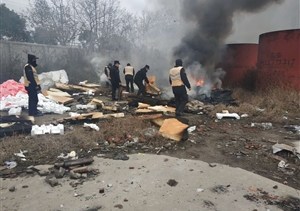 巡查遇見(jiàn)火情，宗保隊員協(xié)助滅火 --金橋市容項目隊員協(xié)助撲滅火情