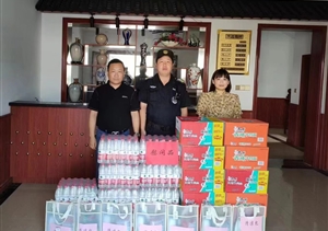 黃山市休寧縣東臨溪鎮領(lǐng)導看望慰問(wèn)宗保公司員工