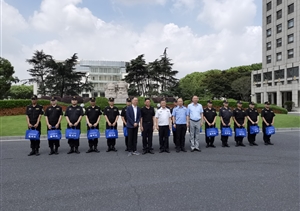 上海市公安局治安總隊、市保安服務(wù)行業(yè)協(xié)會(huì )領(lǐng)導看望慰問(wèn)宗保公司
